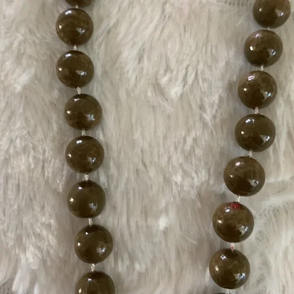 Beads necklaces.Light pink and olive color - Picture 4 of 5